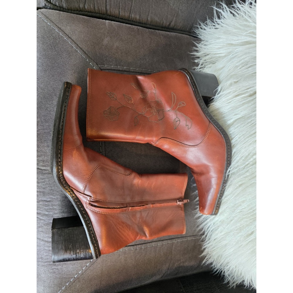 Gianni Bini Flower Embroidered Brown Leather Western Ankle Boots Women's 8.5 - Picture 3 of 16